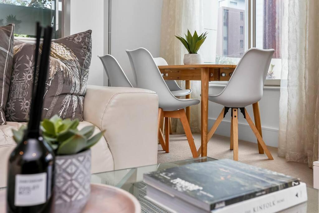 Elegant & Sunny Living With Stunning Marina Views Leilighet Auckland Eksteriør bilde