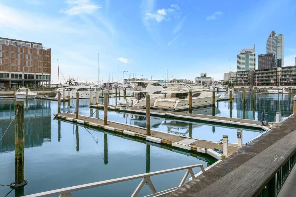 Elegant & Sunny Living With Stunning Marina Views Leilighet Auckland Eksteriør bilde