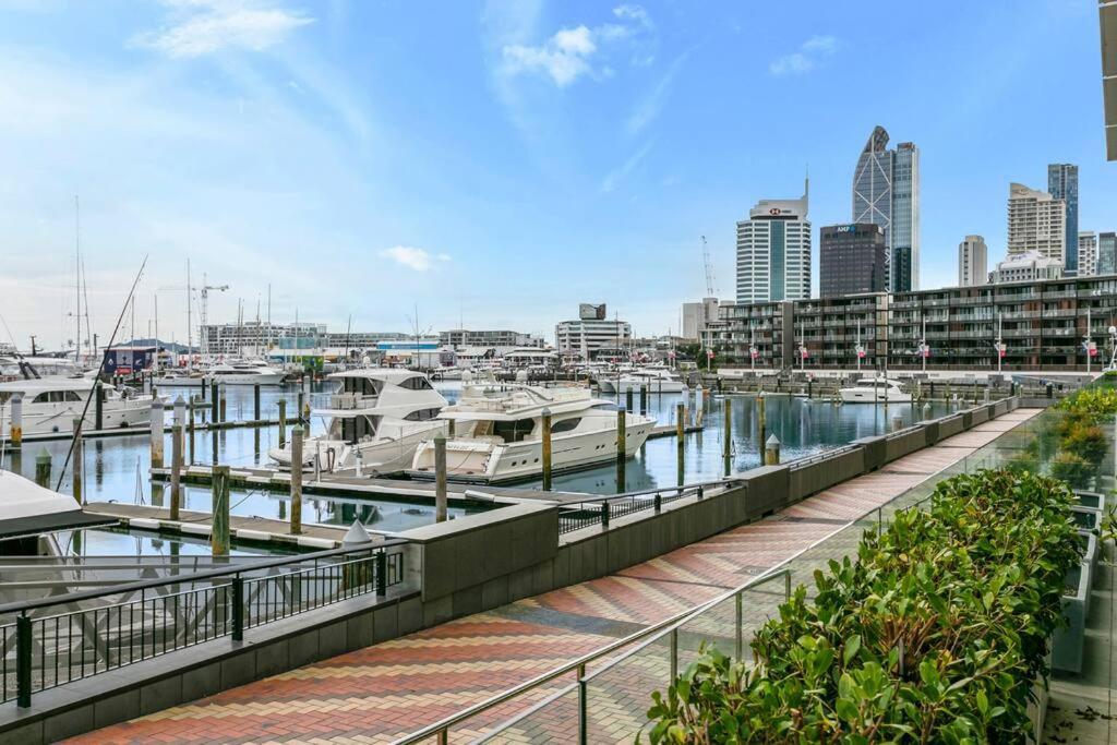 Elegant & Sunny Living With Stunning Marina Views Leilighet Auckland Eksteriør bilde
